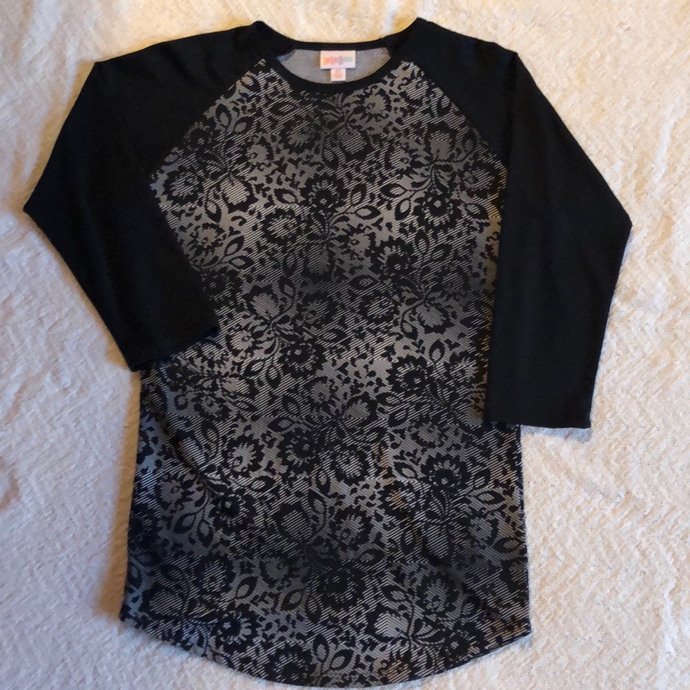 Clearance •LuLaRoe XS Randy tee black/white print